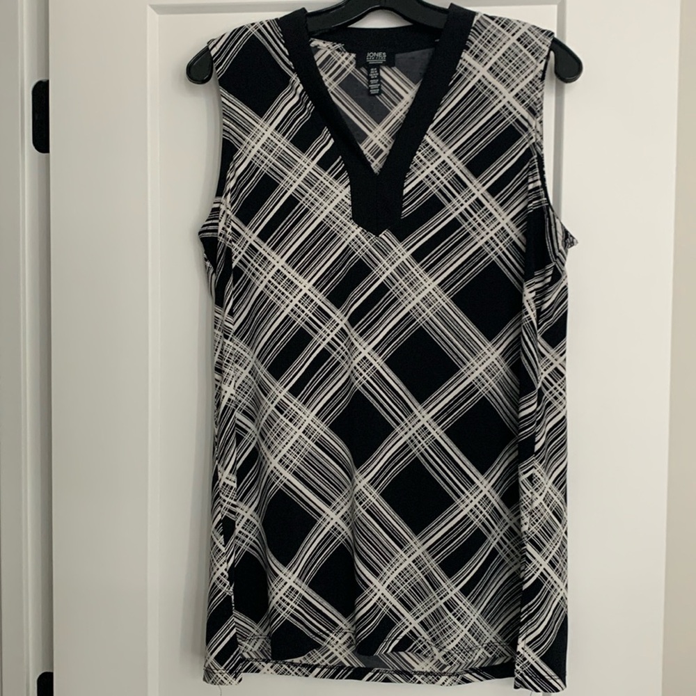 Jones New York Black & White Sleeveless Top – Size M – Flowy Fit